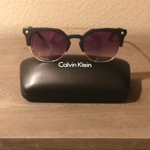 🕶Calvin Klein Sunglasses🕶 - Picture 2 of 7